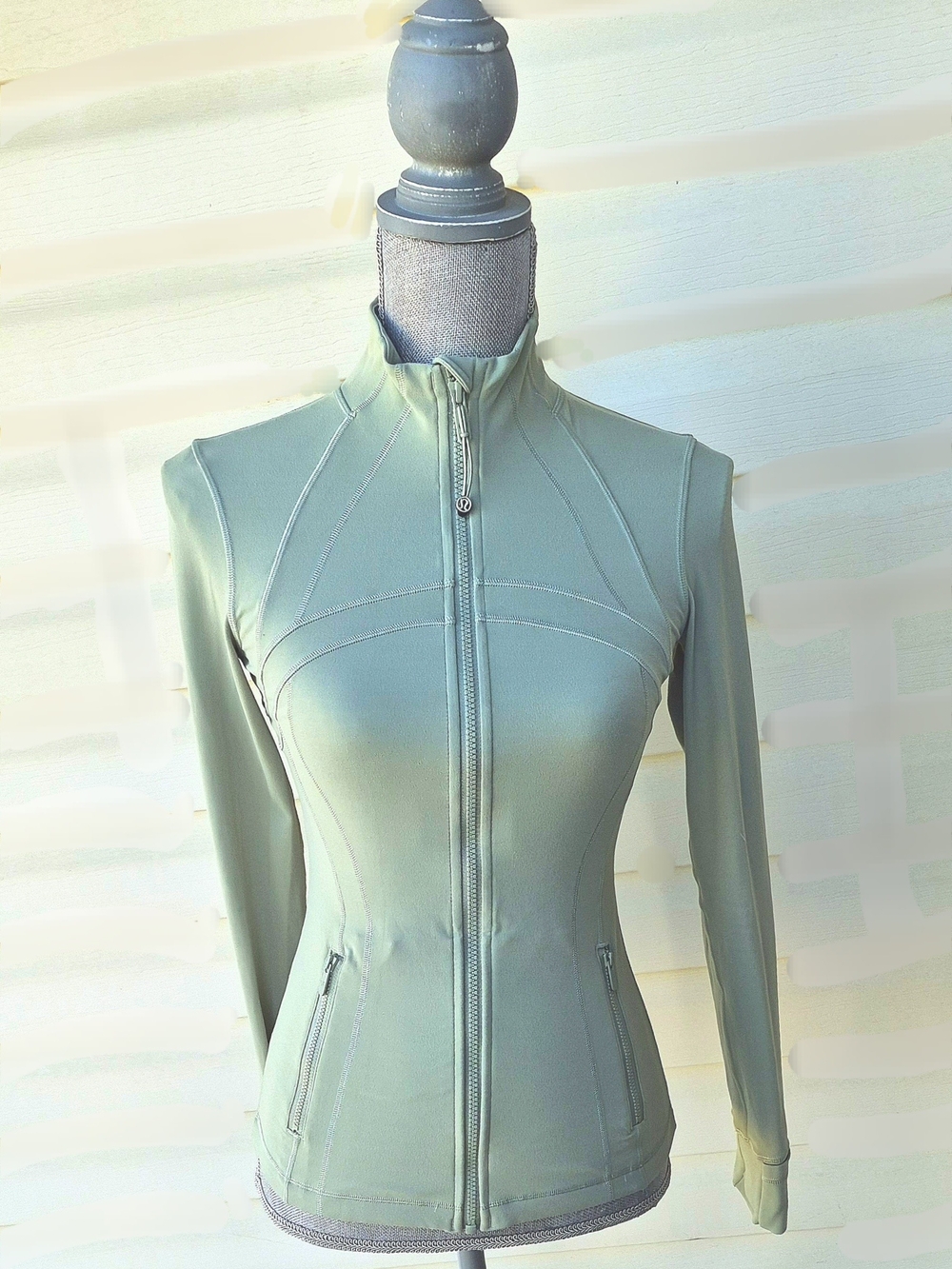 Lululemon *Sage Green Define Jacket Gym Athletic Running Jacket Size 6 (Excellen